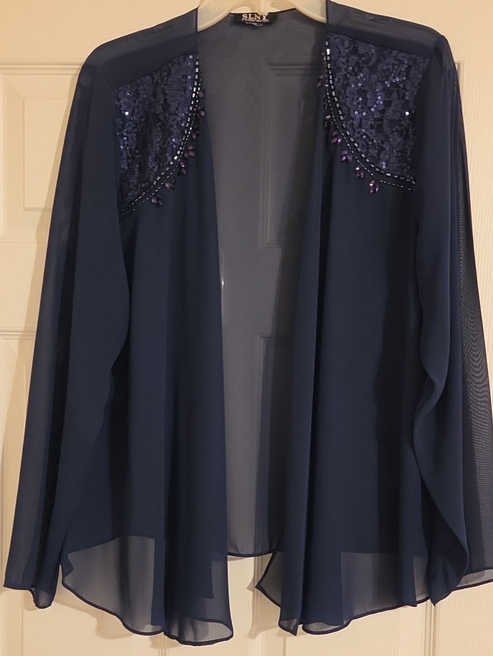 SEQUINS & RUFFLES - Picture 7 of 9